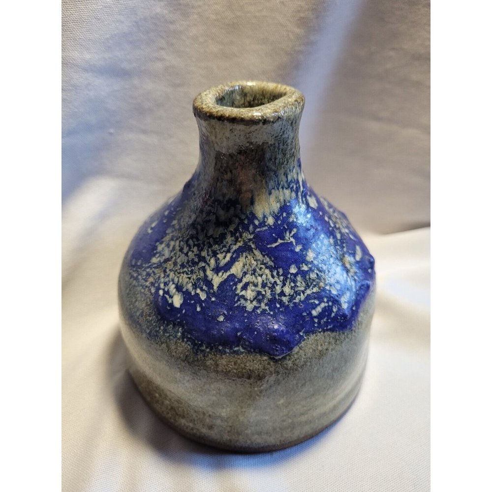   RMK stout bud vase , 4.5" tall @ 4" wide , Blue , Signed " Punjabi " India ??